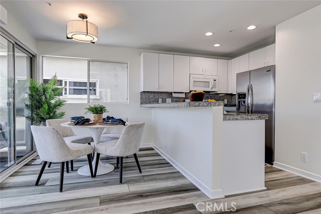 3302 Manhattan Avenue, Manhattan Beach, California 90266, 2 Bedrooms Bedrooms, ,2 BathroomsBathrooms,Residential,Sold,Manhattan,SB23167396