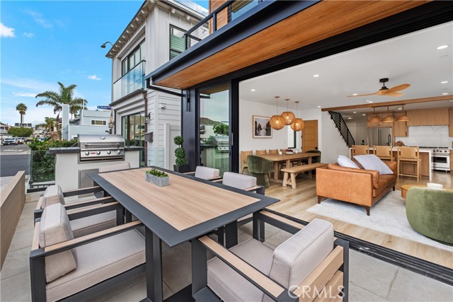 Detail Gallery Image 4 of 38 For 128 39th, Newport Beach,  CA 92663 - – Beds | – Baths