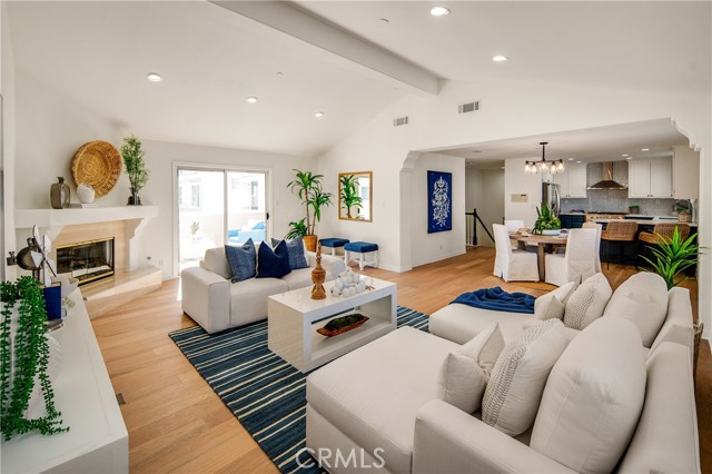 Detail Gallery Image 1 of 20 For 2401 Vanderbilt Ln #B,  Redondo Beach,  CA 90278 - 3 Beds | 2/1 Baths
