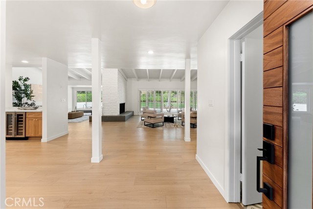 20217 Wells Drive, Woodland Hills CA: https://media.crmls.org/medias/df088ffe-0bc2-46c3-8a0d-726a997c2824.jpg
