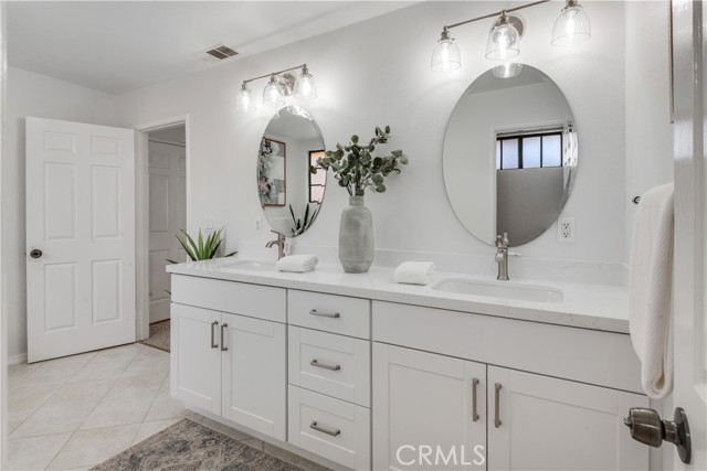 Detail Gallery Image 17 of 28 For 2008 Mathews Ave #C,  Redondo Beach,  CA 90278 - 3 Beds | 2/1 Baths