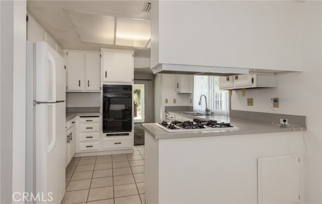 Detail Gallery Image 4 of 22 For 526 Nottingham Dr, Redlands,  CA 92373 - 4 Beds | 2 Baths