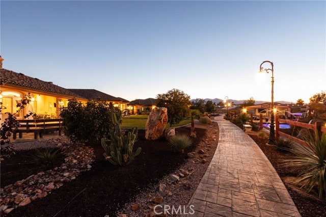 Detail Gallery Image 14 of 75 For 12260 Desert Rose Way, Oak Hills,  CA 92344 - 4 Beds | 4/1 Baths