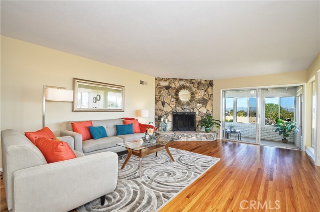 Gorgeous oak hardwood floors