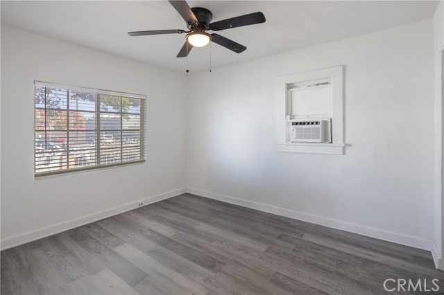 Detail Gallery Image 7 of 33 For 1550 E Sandison St, Wilmington,  CA 90744 - 6 Beds | 2 Baths