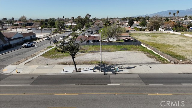 Detail Gallery Image 2 of 17 For 9098 Sierra, Fontana,  CA 92335 - – Beds | – Baths