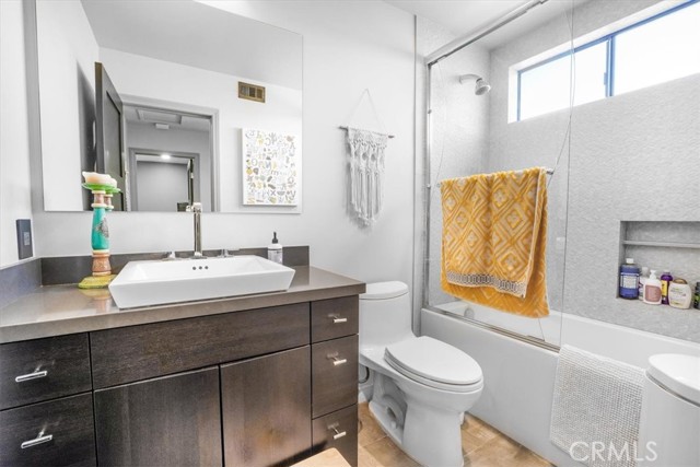 479 Pesaro Street, Oak Park CA: https://media.crmls.org/medias/df0bdee7-9b29-45a4-8d33-d419a6b408d1.jpg