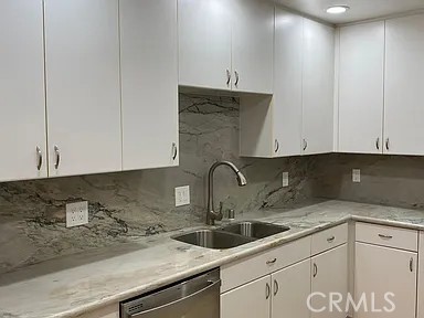 https://media.crmls.org/medias/df0c2164-b278-477f-8d8b-ebd5aa056b6b.jpg?preset=X-Large