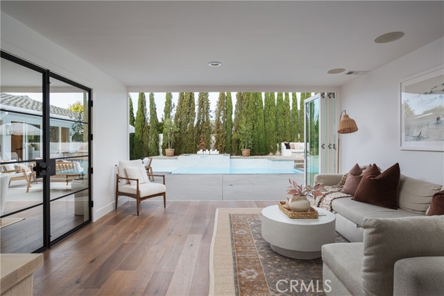 Detail Gallery Image 5 of 31 For 1700 Highland Dr, Newport Beach,  CA 92660 - 5 Beds | 6/1 Baths