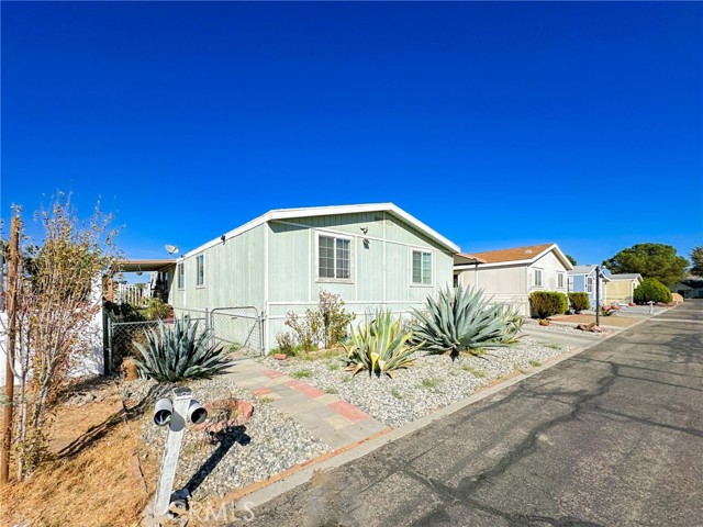 Detail Gallery Image 5 of 43 For 2117 Windflower Dr #108,  Rosamond,  CA 93560 - 5 Beds | 2 Baths