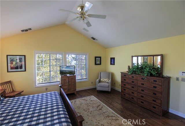 27781 St Bernard Lane, Lake Arrowhead, CA 92352