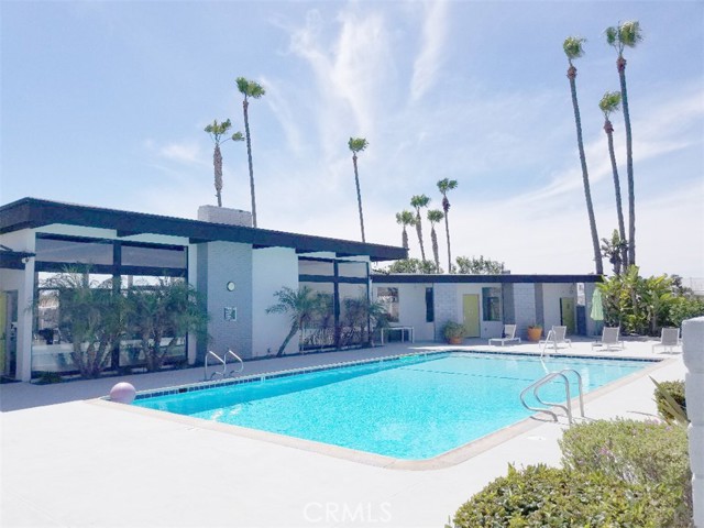 Detail Gallery Image 20 of 22 For 21851 Newland St. #82,  Huntington Beach,  CA 92646 - 4 Beds | 2 Baths