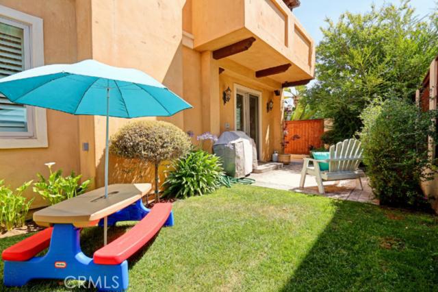 Wonderful space for a barbeque next to your own private garden. Wonderful space for a barbeque next to your own private garden.