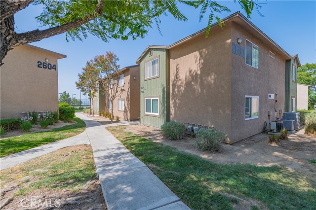 Detail Gallery Image 1 of 29 For 2600 Avenida Del #F201,  Corona,  CA 92882 - 2 Beds | 2 Baths