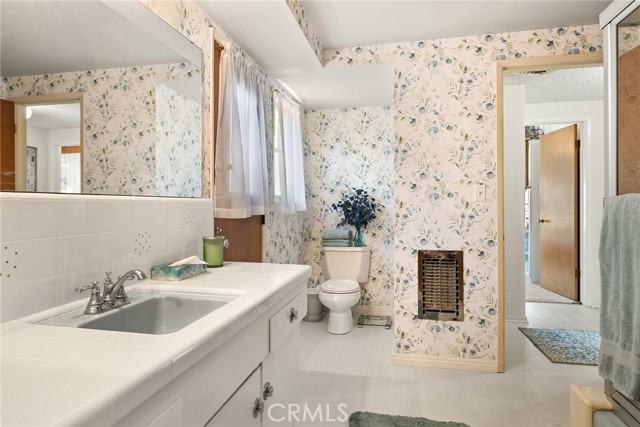 23856 Aetna Street, Woodland Hills CA: https://media.crmls.org/medias/df0de55e-5598-4f4e-8346-2add181e6011.jpg