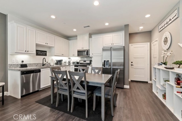 Detail Gallery Image 10 of 39 For 3562 E Moonlight St, Ontario,  CA 91761 - 2 Beds | 2/1 Baths