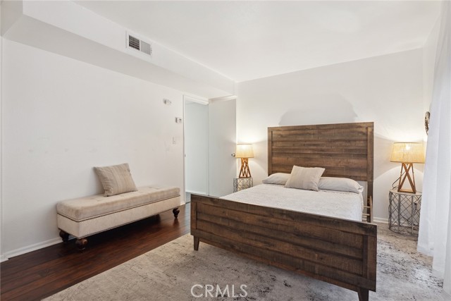 5254 Don Pio Drive, Woodland Hills CA: https://media.crmls.org/medias/df10517e-dffc-4a0e-9a8a-f073bf34753a.jpg