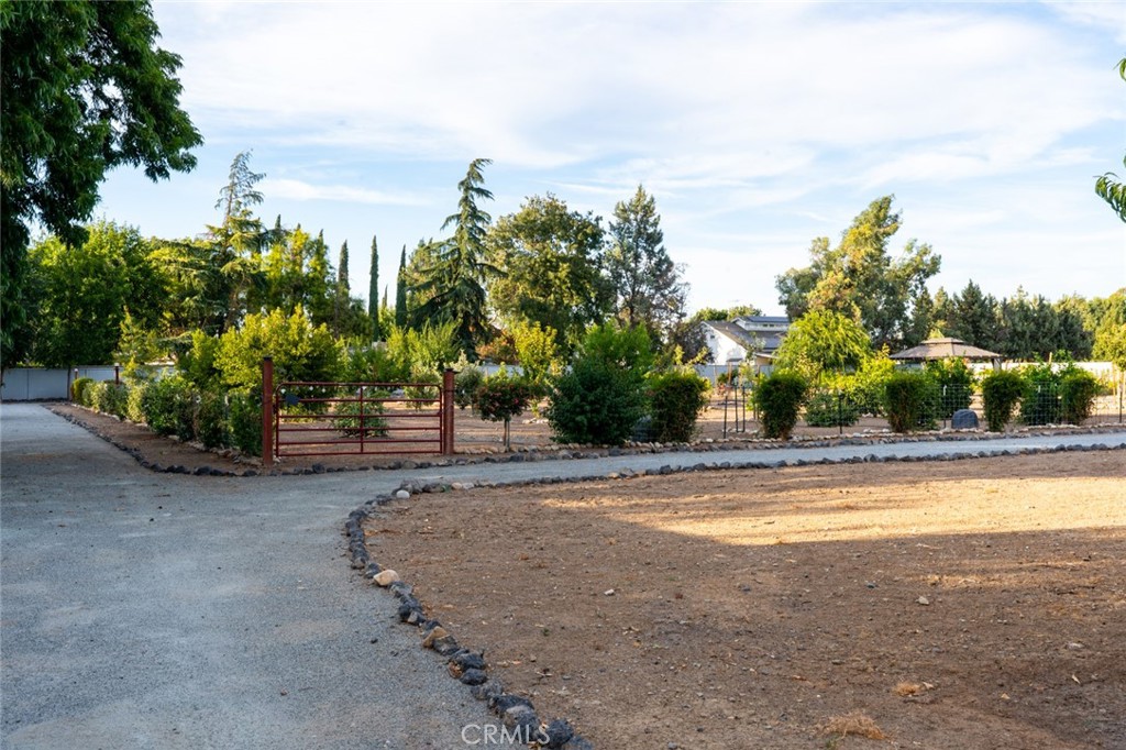https://media.crmls.org/medias/df106cfe-4794-4d17-b176-d3aa9ea36278.jpg?preset=X-Large