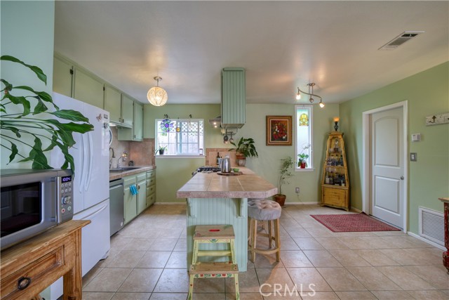 1190 11th Street, Los Osos CA: https://media.crmls.org/medias/df106f3a-3ead-4888-9bfc-111e5d1e7fc4.jpg
