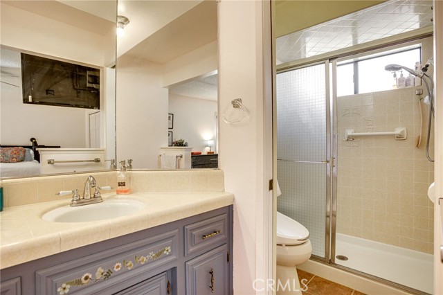 Detail Gallery Image 9 of 26 For 801 Bermuda St, Bakersfield,  CA 93309 - 2 Beds | 2 Baths
