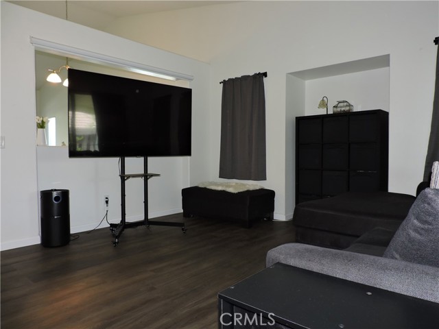 1326 Janes Way, Colton CA: https://media.crmls.org/medias/df119875-c146-4554-9ddb-edee7c6ba697.jpg