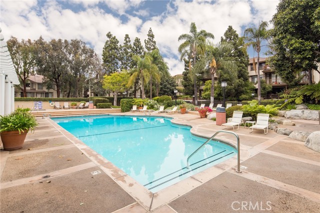 2555 Plaza Del Amo, Torrance CA: https://media.crmls.org/medias/df127729-f35f-4b20-98fa-70c54c028269.jpg