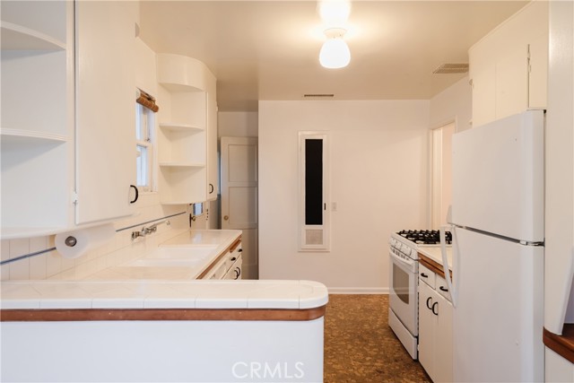 204 38th Street, Manhattan Beach, California 90266, 3 Bedrooms Bedrooms, ,2 BathroomsBathrooms,Residential,Sold,38th,SB22047945