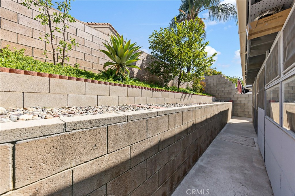 https://media.crmls.org/medias/df12f249-9eb4-4451-b3d1-7d18e0c2e72a.jpg?preset=X-Large
