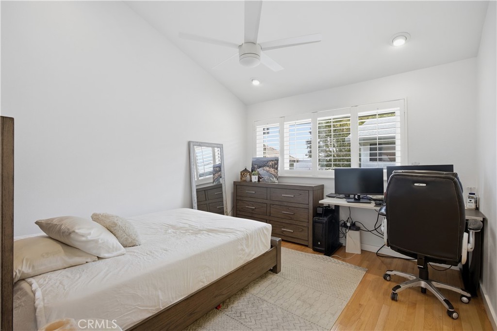 https://media.crmls.org/medias/df12f4d0-68ef-4713-acd5-ee0ca01abc4f.jpg?preset=X-Large
