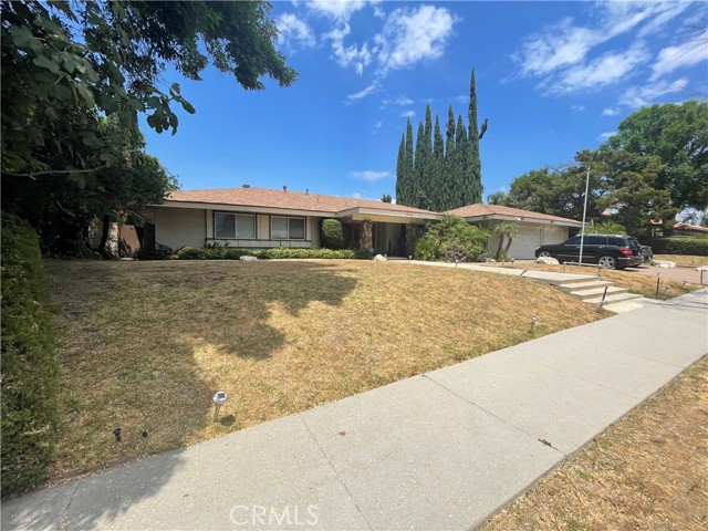 Detail Gallery Image 2 of 19 For 19923 Blackhawk St, Chatsworth,  CA 91311 - 4 Beds | 3/1 Baths