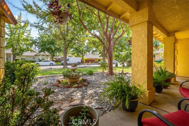 2386 Farmington Avenue, Chico CA: https://media.crmls.org/medias/df137e8f-6dae-48af-b9f4-7b2976871cb9.jpg