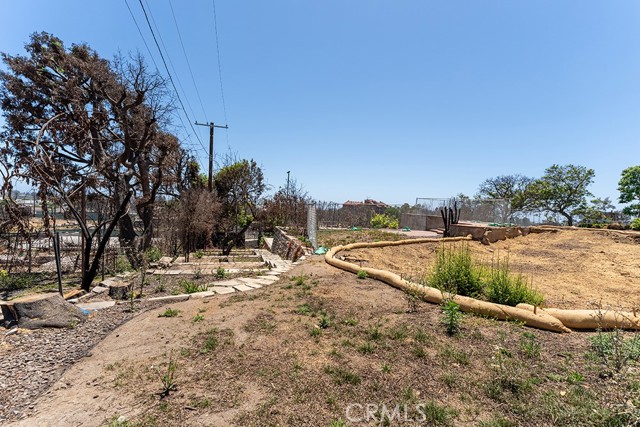15475 Albright Street, Pacific Palisades CA: https://media.crmls.org/medias/df13b1a6-40e9-47c8-a47b-2e66e7bb981c.jpg