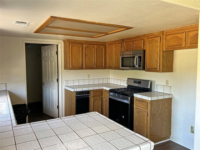 14402 Boxtree Street, Lake Hughes CA: https://media.crmls.org/medias/df13c120-5c2f-45bc-928d-8d2f36117f65.jpg