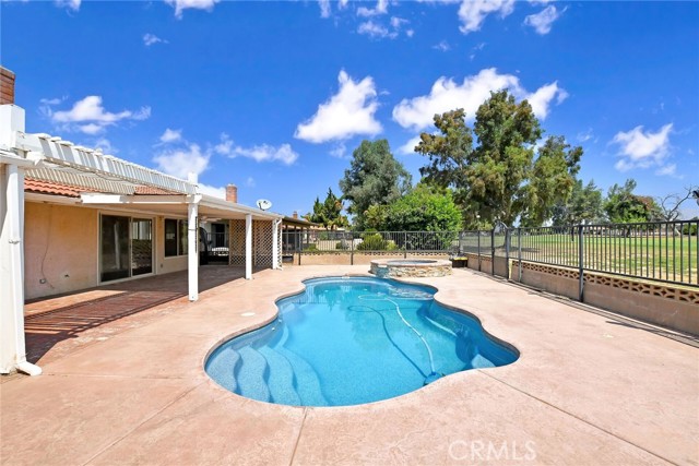 1428 Pepper Tree Drive, Hemet CA: https://media.crmls.org/medias/df142f58-5378-4902-b874-fd66aca9e74f.jpg