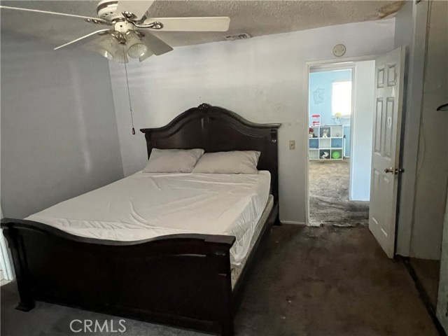 946 W Woodcrest Street, Bloomington CA: https://media.crmls.org/medias/df1463e4-b613-4e33-9f96-0820bbed842d.jpg