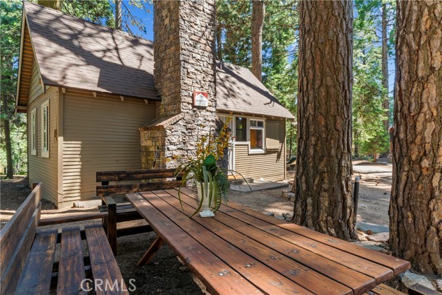 27917 Squirrel Lane, Lake Arrowhead CA: https://media.crmls.org/medias/df1467ca-b8c6-45c8-9363-30eee9c79e59.jpg