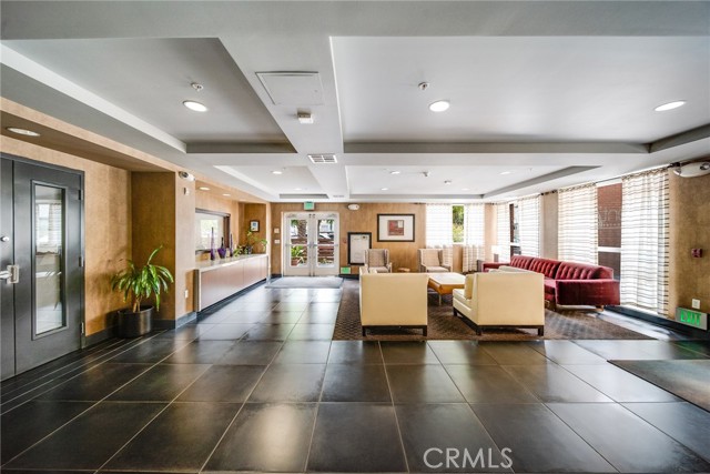 21301 Erwin Street, Woodland Hills CA: https://media.crmls.org/medias/df146c49-fcf9-42c4-aa2a-e79592bc3e0f.jpg