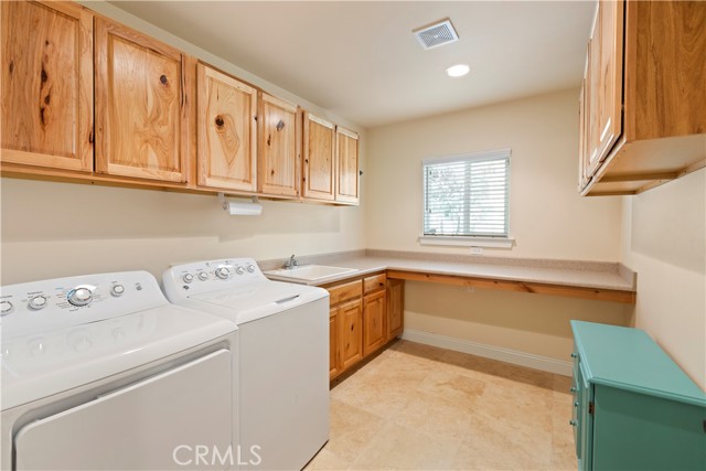 Detail Gallery Image 14 of 31 For 27376 Pinewood Dr, Lake Arrowhead,  CA 92352 - 4 Beds | 3/1 Baths