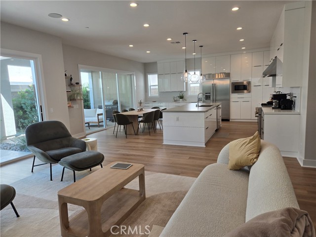 171 Bear Leaf Drive, Lake Forest CA: https://media.crmls.org/medias/df151d94-12e0-4906-9be2-c8b5ec1697ff.jpg