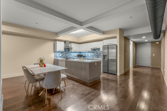 433 Pine Avenue, Long Beach CA: https://media.crmls.org/medias/df15a5ae-f126-4786-b40b-ee1eec46c80f.jpg
