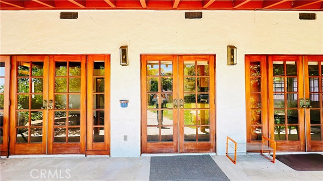 2051 Fair Oaks Avenue, South Pasadena CA: https://media.crmls.org/medias/df162583-d27a-4500-b754-45e40a5d4ab6.jpg