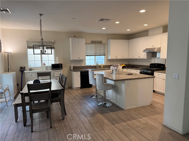 Detail Gallery Image 5 of 21 For 5370 N Alumni Ln, San Bernardino,  CA 92407 - 3 Beds | 2/1 Baths
