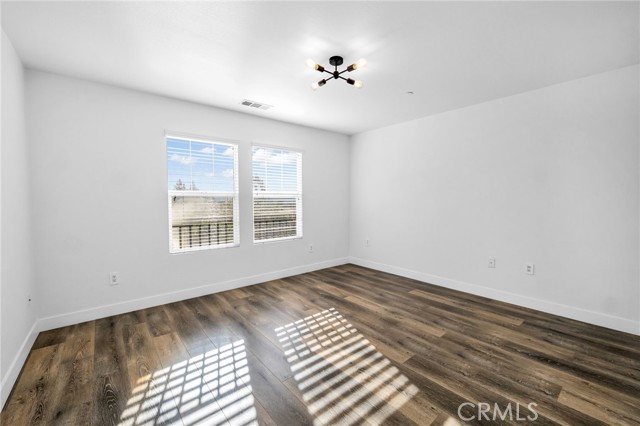 16710 Nicklaus Drive, Sylmar CA: https://media.crmls.org/medias/df16c3b9-e0fc-4f6b-b8dd-285cdc7e4a79.jpg