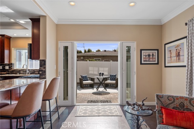 533 Roswell Avenue, Long Beach CA: https://media.crmls.org/medias/df16e668-3775-40e4-9d9f-0ca36056c9a4.jpg