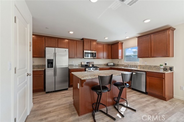 Detail Gallery Image 5 of 55 For 802 Reisling, Coalinga,  CA 93210 - 5 Beds | 3 Baths