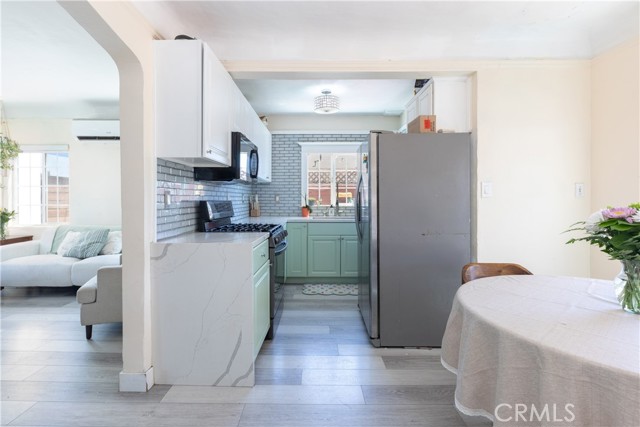 2625 Myrtle Ave, Signal Hill CA: https://media.crmls.org/medias/df17f7b9-49c5-41cc-bf59-560f14375362.jpg