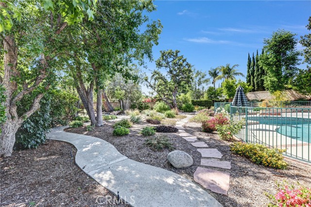 10417 Laramie Avenue, Chatsworth CA: https://media.crmls.org/medias/df189857-600a-4c35-8fb0-61f58fdca172.jpg