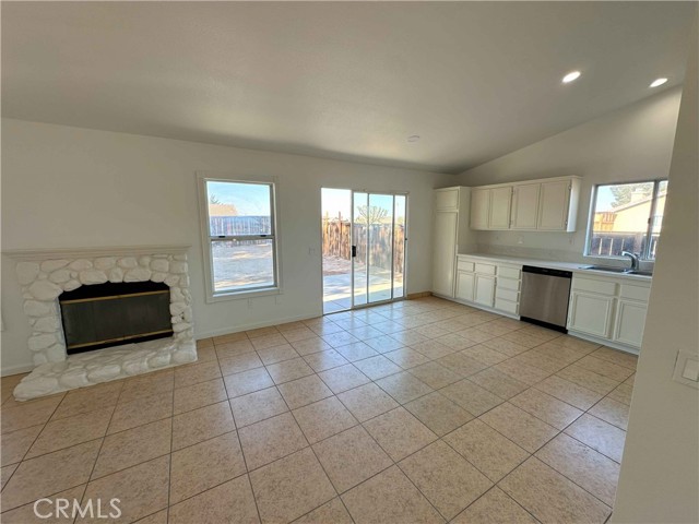 Detail Gallery Image 8 of 26 For 11390 Addison St, Adelanto,  CA 92301 - 3 Beds | 2 Baths