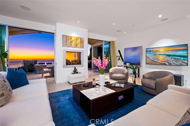 Detail Gallery Image 11 of 45 For 2300 Crestview, Laguna Beach,  CA 92651 - 4 Beds | 4/1 Baths