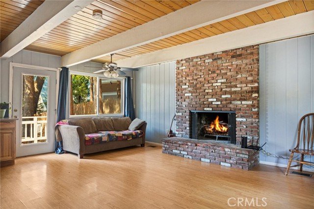 Detail Gallery Image 2 of 21 For 186 Hemlock Dr, Lake Arrowhead,  CA 92352 - 3 Beds | 1/1 Baths